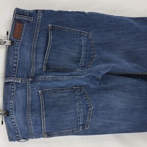 DKNY Soho Relaxed fit straight leg Men's 36/32 light wash denim casual jeans